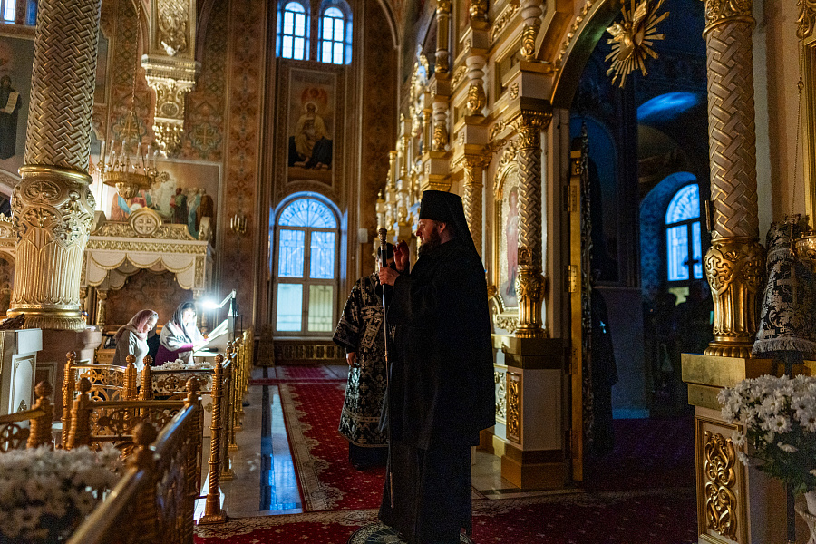 Великое повечерие во вторник первой седмицы Великого поста во Всехсвятском храме города Серпухова